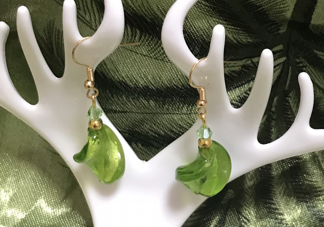 Green Dangling Earrings- GDE57