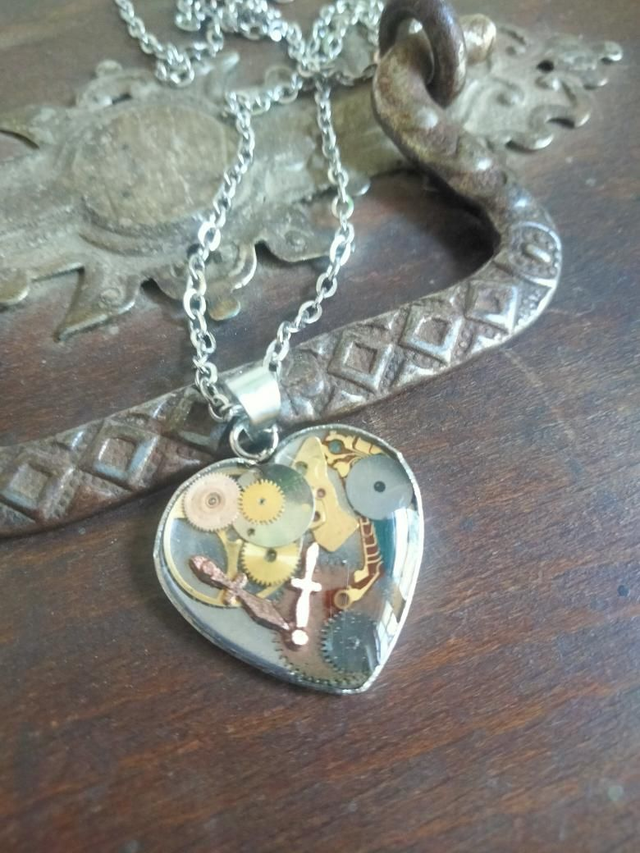 Pendentif forme coeur couleur argent en acier inoxydable inspiration steampunk 