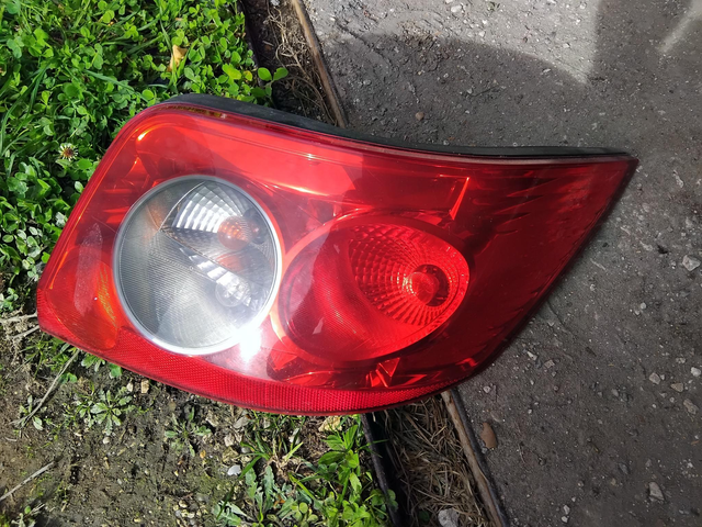 Feu arrière droit 