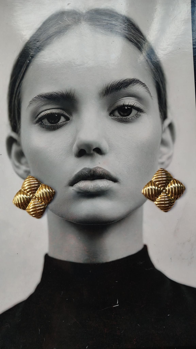 Orecchini rombo a bottone 