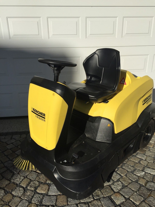 Kärcher KM 90/60 R Aufsitzkehrsaugmaschine