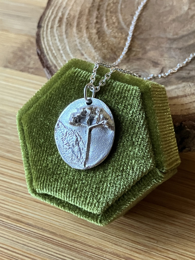 Collier en argent - fleur de spirée du Japon – pièce unique