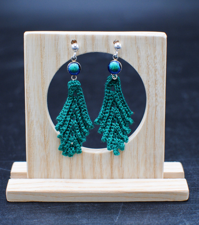 Boucles d&#039;oreilles &quot;Feuille de houx&quot;