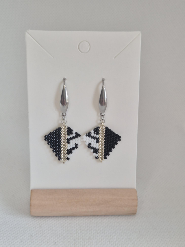 Jouly black and white