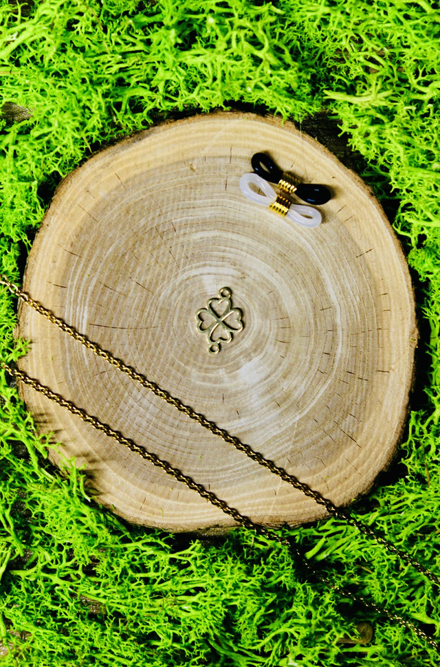 Chaine de lunettes intemporelle dorée personnalisée Trèfle