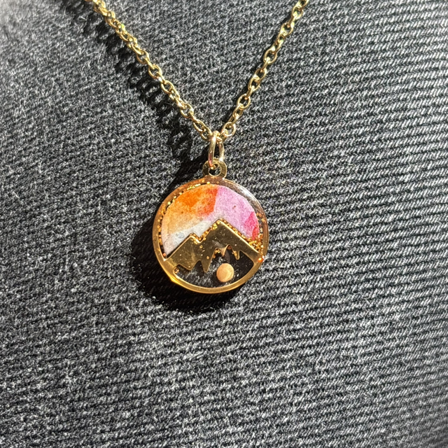 Collier doré Montagne &amp; Graine de moutarde Violet-orange-rose