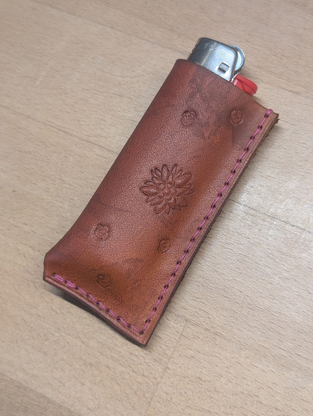 Etui à briquet motif Edelweiss.