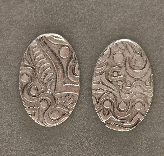 Soild oval patterned silver studs