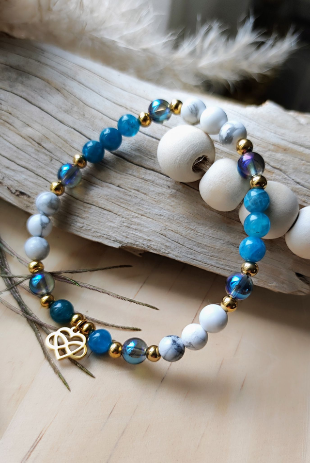 Bracelet Apatite, Howlite et Quartz Aura
