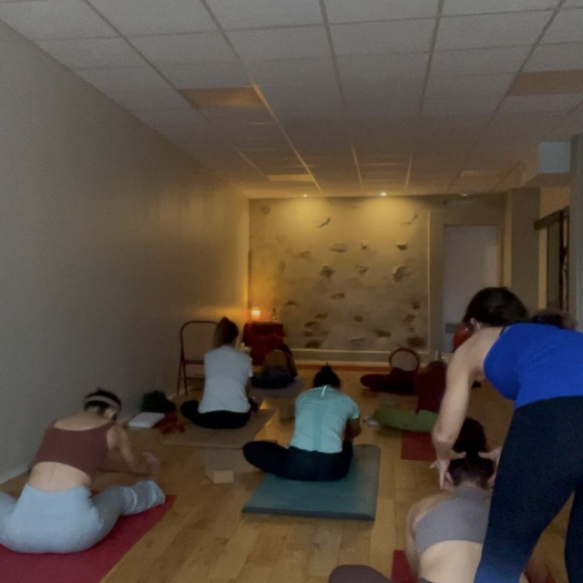 Cours collectifs : Offrez des cours pour deux personnes* avec le Centre d'Ashtanga Vinyasa Yoga.