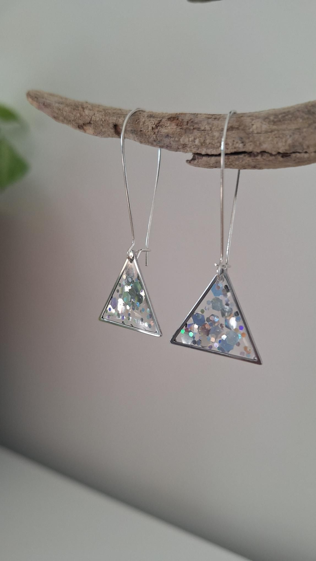 Boucles oreilles triangles paillettes holographiques 