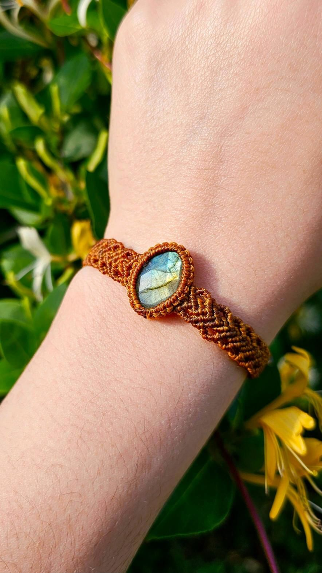 Bracelet labradorite verte facettée - macramé réglable camel