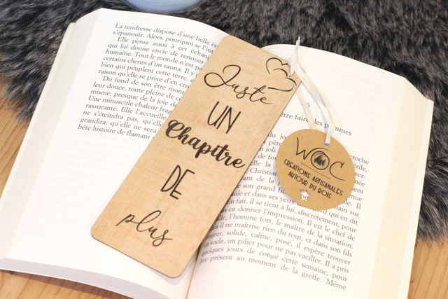 Marque-page en Bois Massif - Hêtre ou Noyer - Modèle &quot;Juste 1 de Plus&quot;