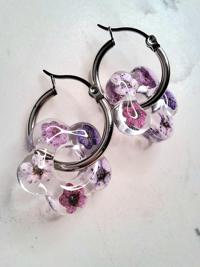 Purple cutout flowers hoop earrings 
