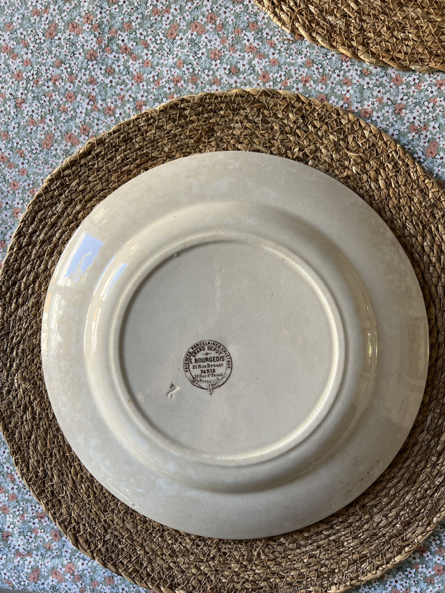 EMILE - Plat rond Choisy le Roi pour E. Bourgeois - Le Grand Dépôt - Terre de Fer