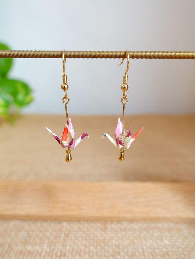 Boucles d&#039;oreilles origami grues, oiseaux / INOX doré / Papier japonais washi / Mauve, beige, or /