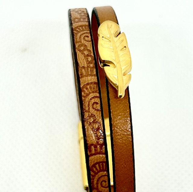Bracelet en cuir avec passant plume