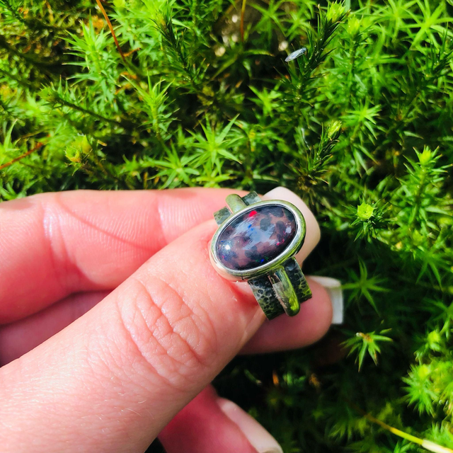 Bague en Argent Martelé et Opale Welo Noire