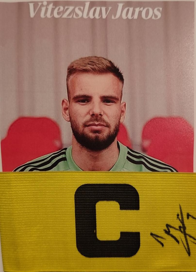Gesigneerde aanvoerdersband van Jaros