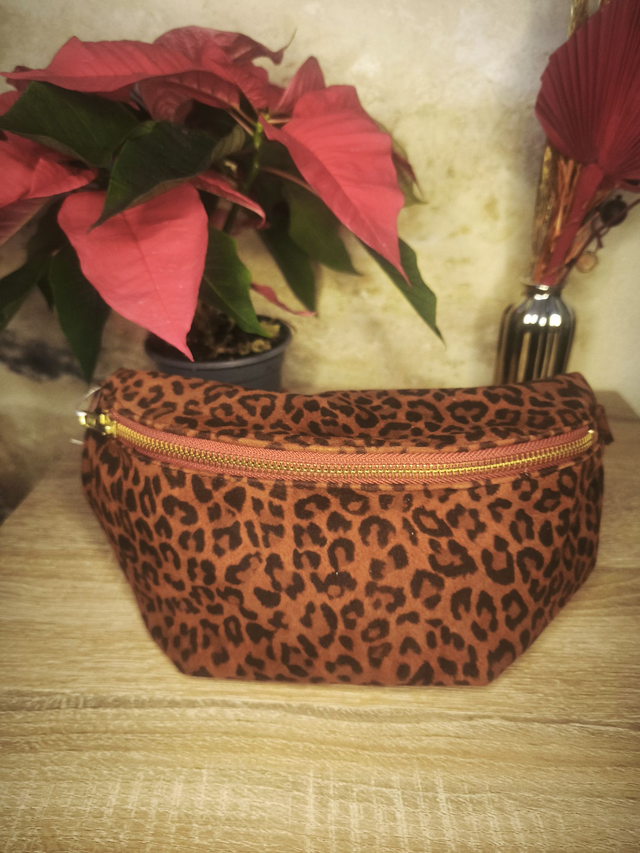 banane en cuir de chêvre aspect velours