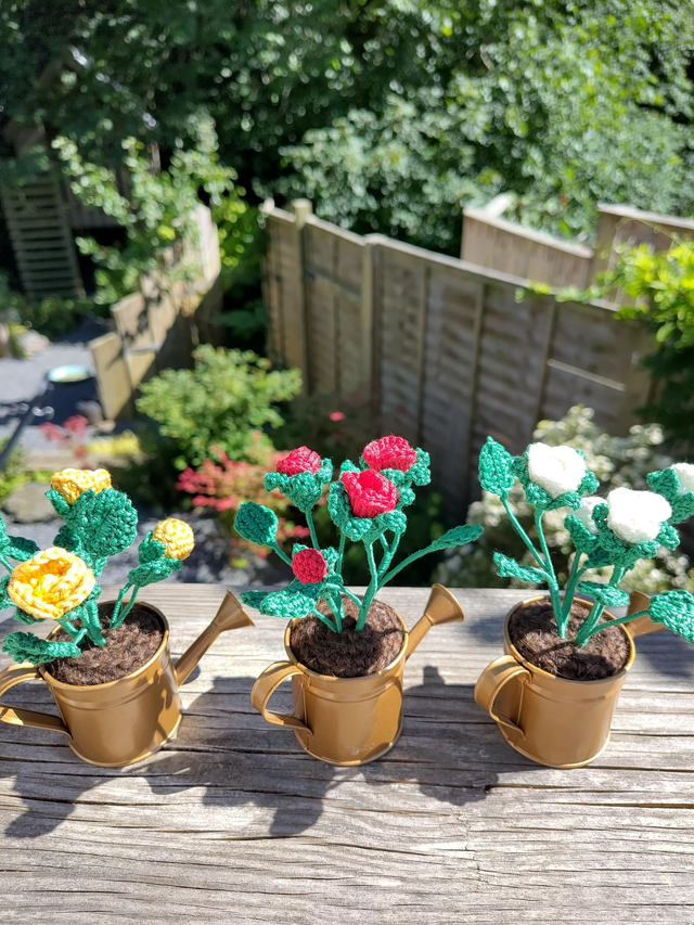 Crochet rose in mini watering can 