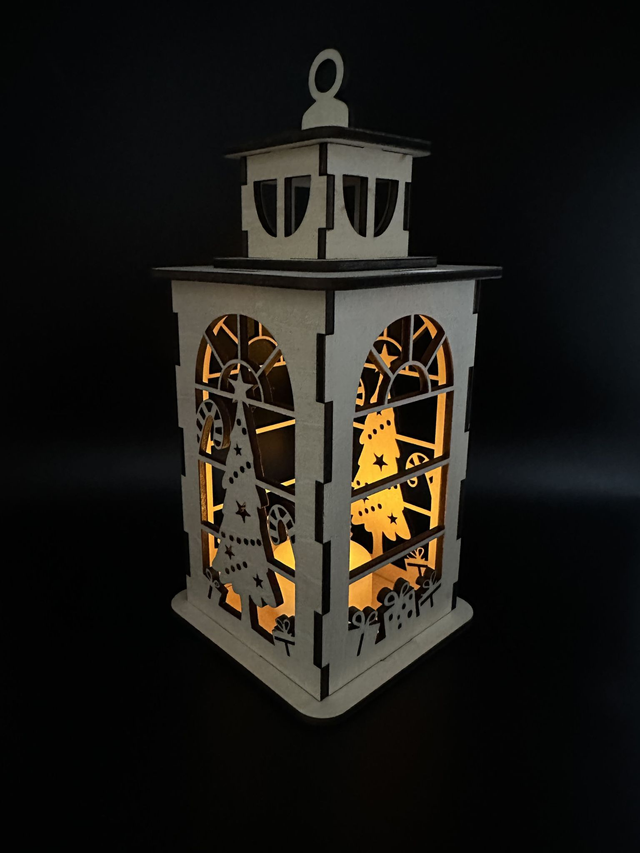 Lanterne Décorative en Bois - Sapin et Cadeaux