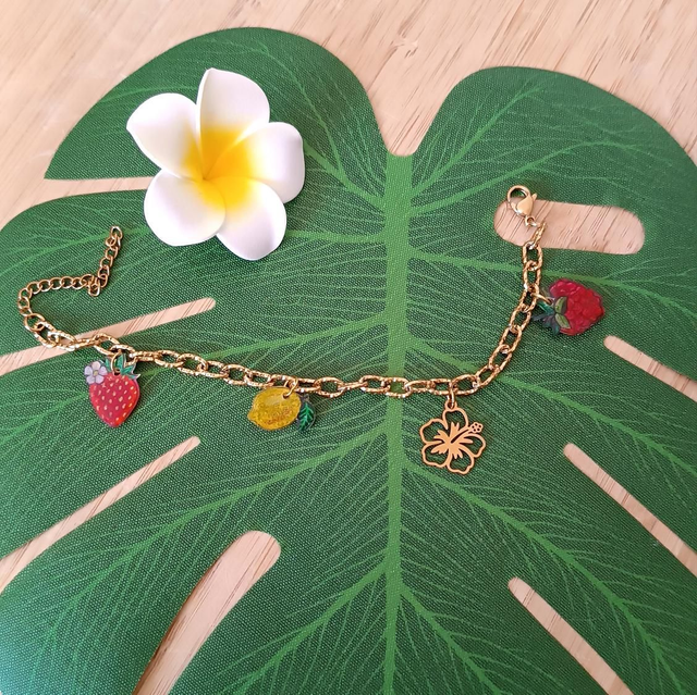 Bracelet breloques fruit doré
