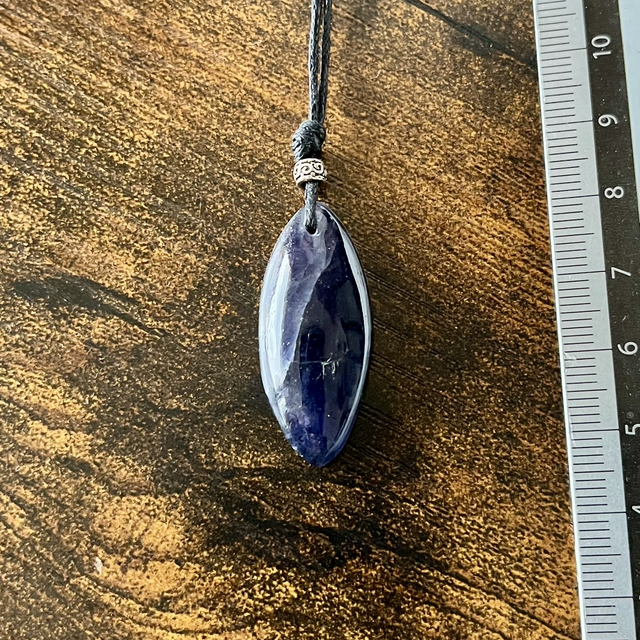 Pendentif en Iolite ou Cordiérite et apprêt argent
