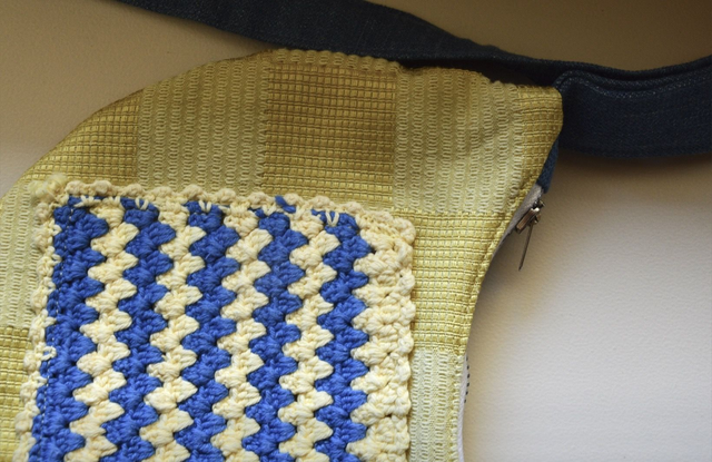 Doily pocket small patchwork banana bag