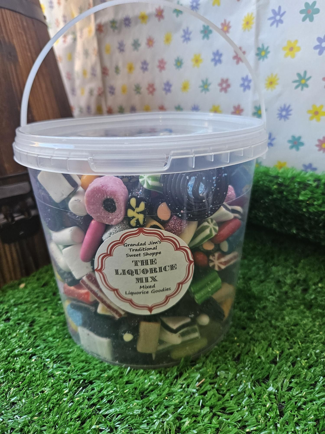 1.7kg liquorice Bucket 