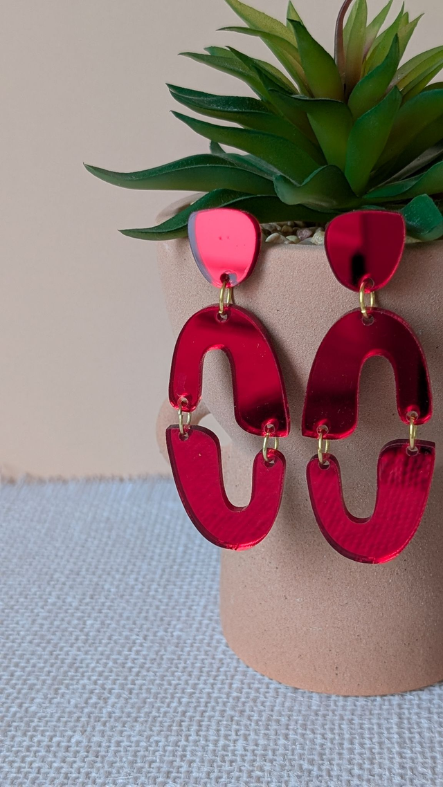 Boucles d&#039;oreilles rouges en plexi