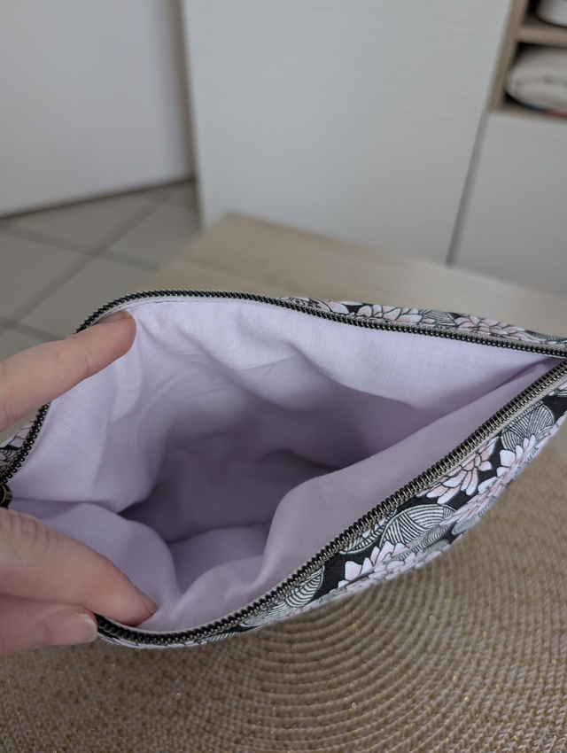 Trousse matelassée nénuphars roses/ noir