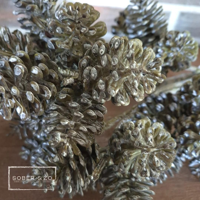 Kunsttak dennenappels donkergroen