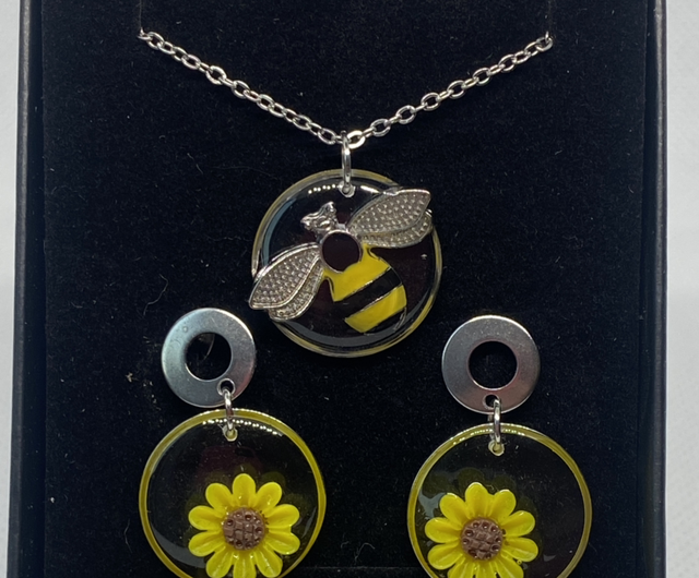 Bumblebee and sunflower necklace and earring gift set