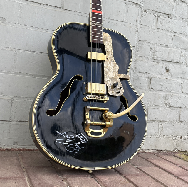 RARE 1960s Hoyer / Framus / Höfner Red Band ROCKABILLY &quot;President 457 / Herr im Frack&quot; ... Autographed by Paul Pigat + GIGBAG