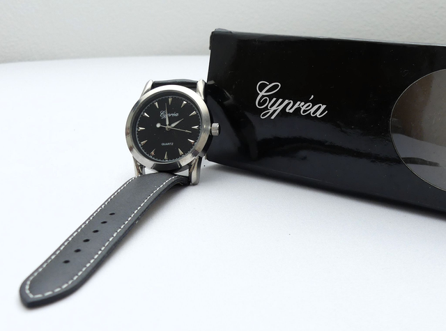 Cypréa - hochwertige Armbanduhr mit Lederarmband, schwarz, zum Schnäppchenpreis
