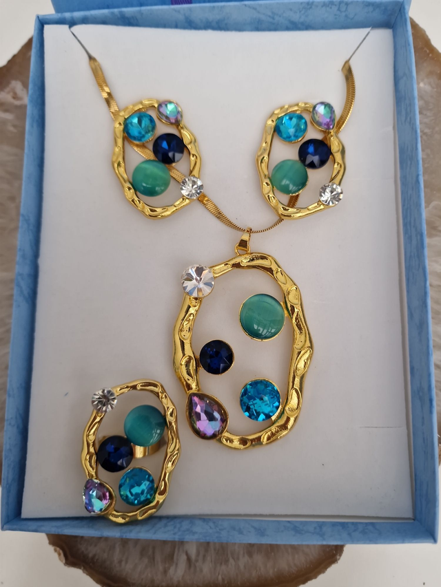 Parure Bijoux Trois Pièces Acier Doré Pierres De Lune Strass