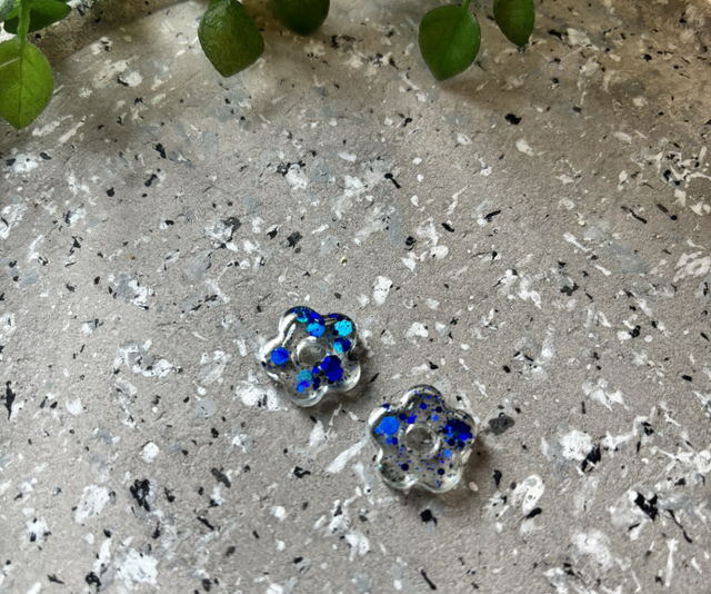 Pampilles fleur bleu à paillettes pour créoles 