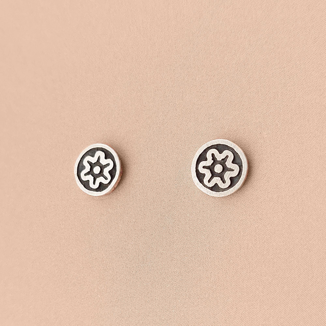 Unisex Flower Earrings - Round Sterling Silver Studs - Minimalistic 925 Silver Earrings