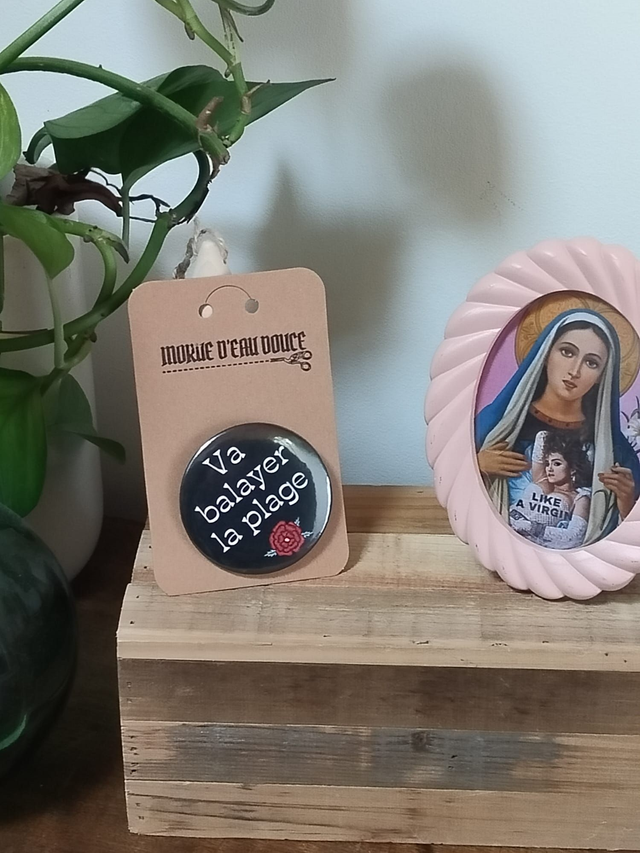 Badge &quot;Va balayer la plage&quot;