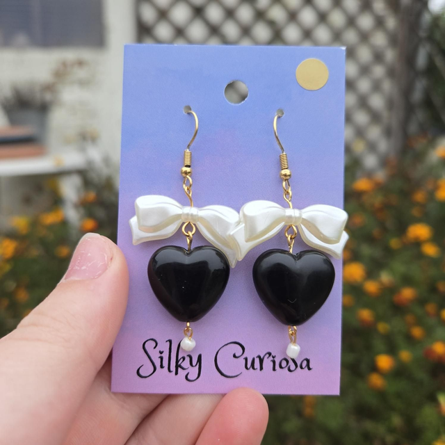 black hearts &amp; bows