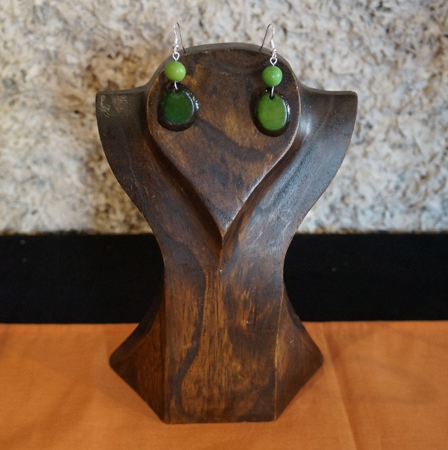 Petite chips verte avec perle