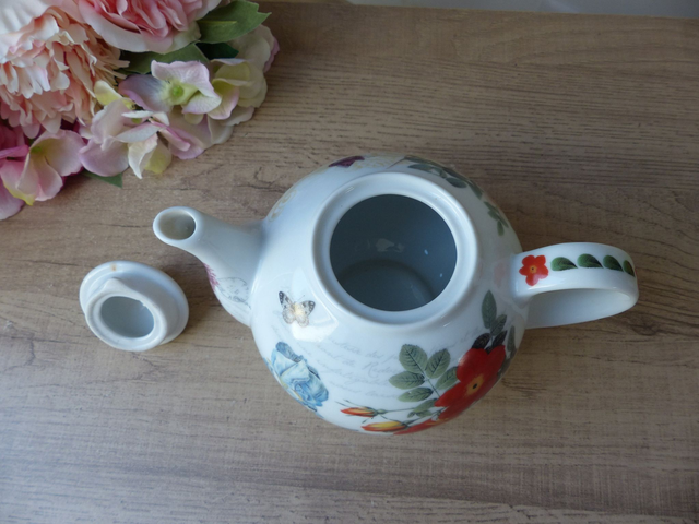 Théière en Porcelaine Anglaise – Motif Botanique Coquelicots et Papillons – Vintage Élégant pour Véranda ou Jardin d’Hiver