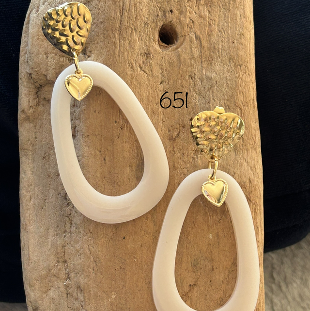 🤍Boucles d'oreilles dorées et résine beige - Réf. 651