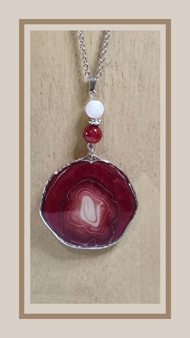 Collier fausse Agathe rouge et perles 