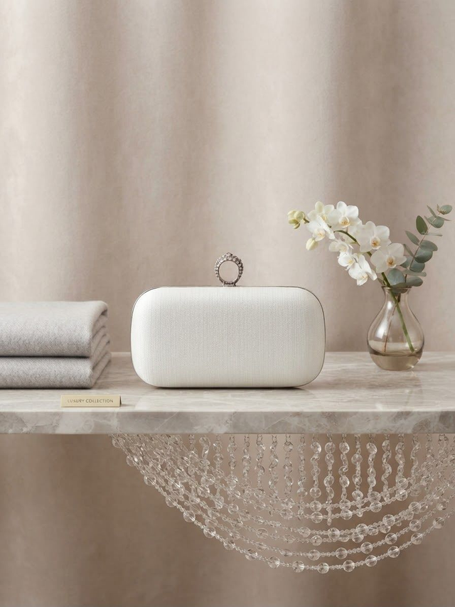 Pochette Elegance con Chiusura Gioiello Bianco