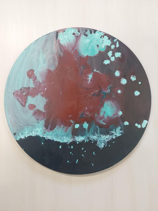 Sisäinen liekki, halkaisija 40cm, sisäinen voima ei tarvitse suurta ääntä näkyäkseen.