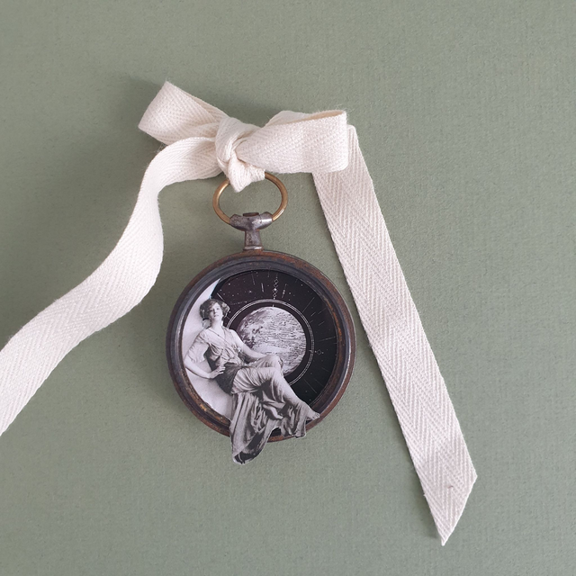 Médaillon. Collage -VENDU