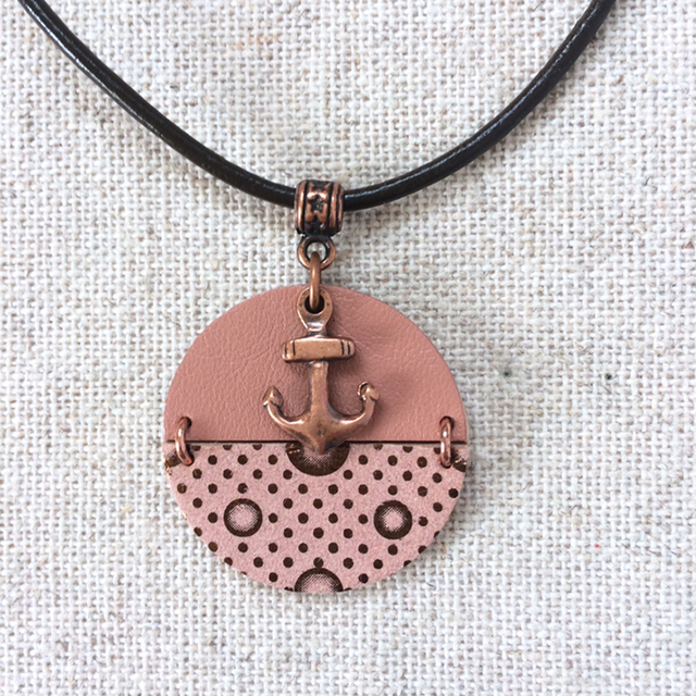 Collier "Fortissimo" vieux rose - Ancre marine cuivrée et cordon cuir