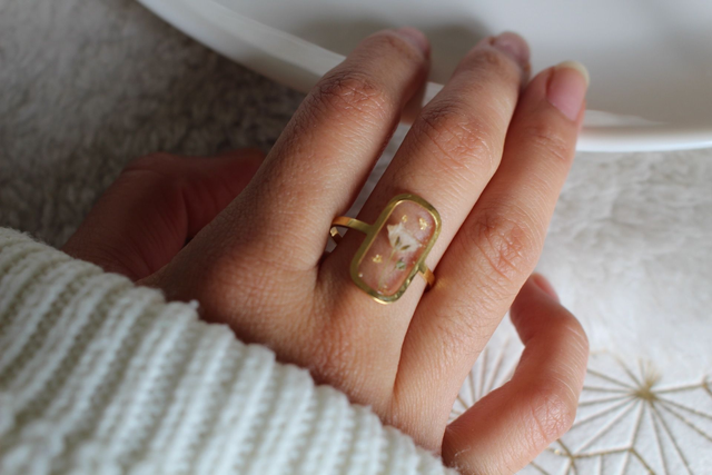 Bague Ajustable Dorée – Fleur Séchée en Acier Inoxydable 
